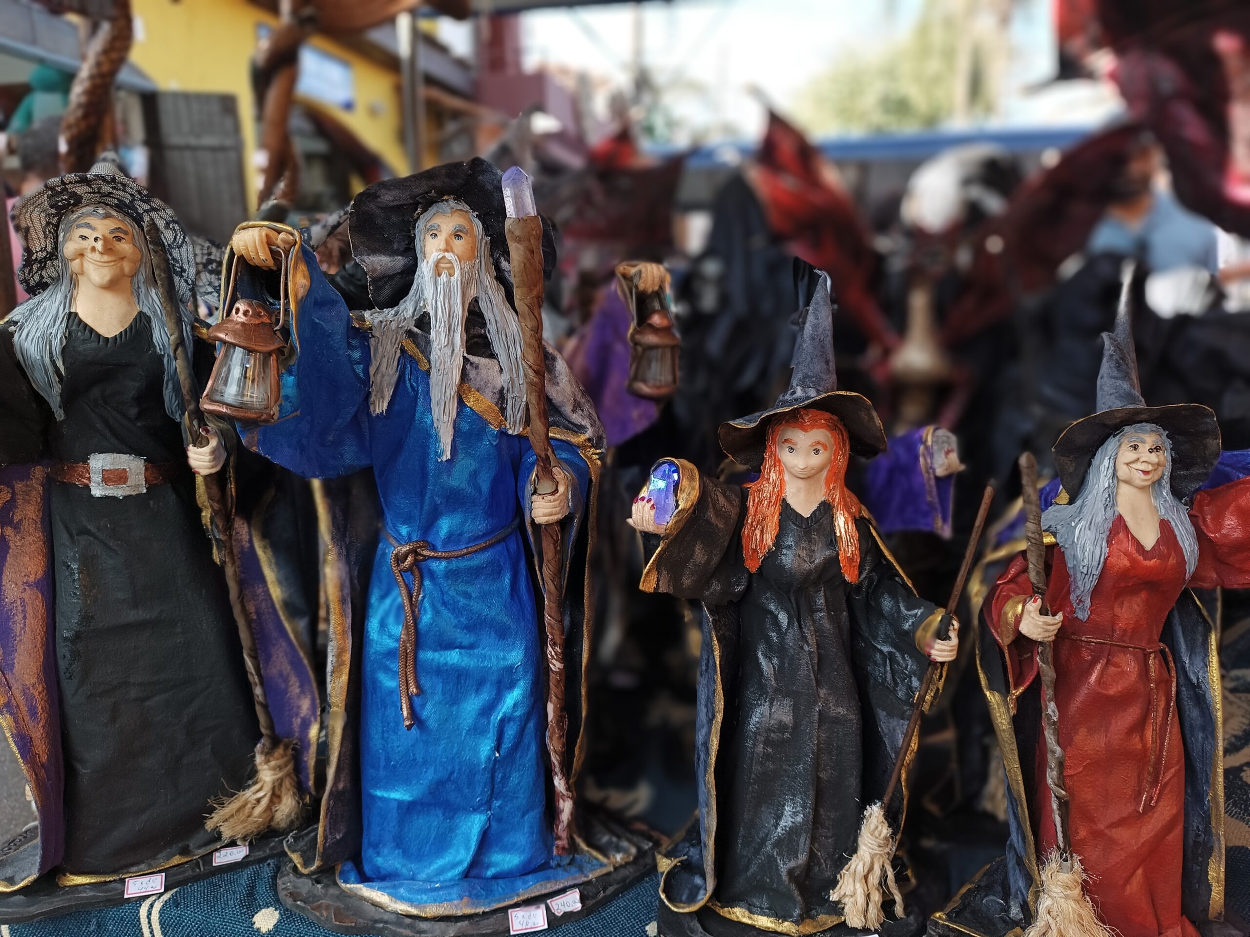 Magos, Bruxas e Dragões em sua exposição na Feira.