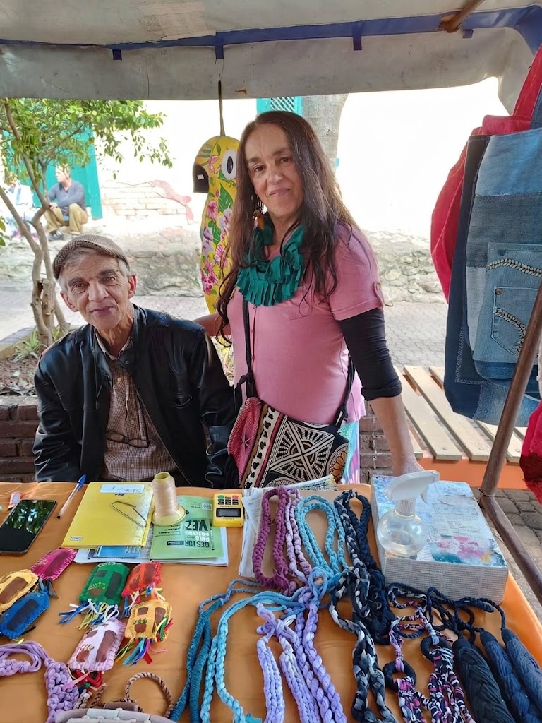Li+ Waltinho em sua exposição na Feira.
