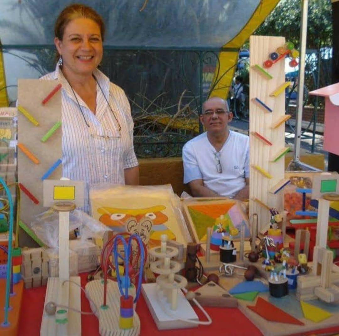 Tania e Samuel expondo na Feira.